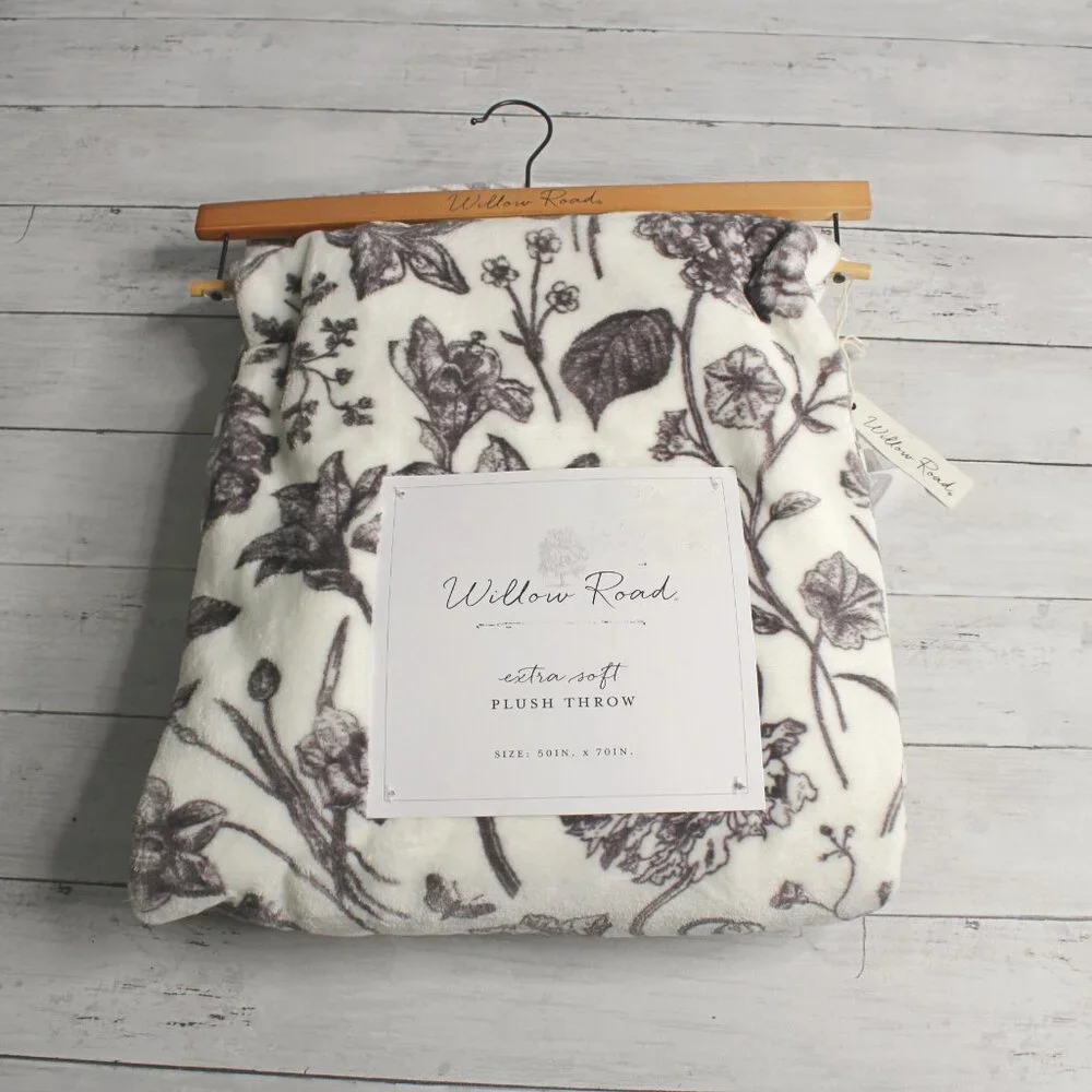 Artisan 34 Willow Road Plush Throw Blanket Gray Off White Floral 50